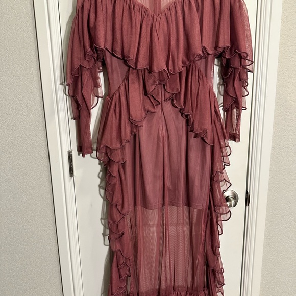 Zendaya Elegant Burgundy Sheer Dress - Picture 7 of 8